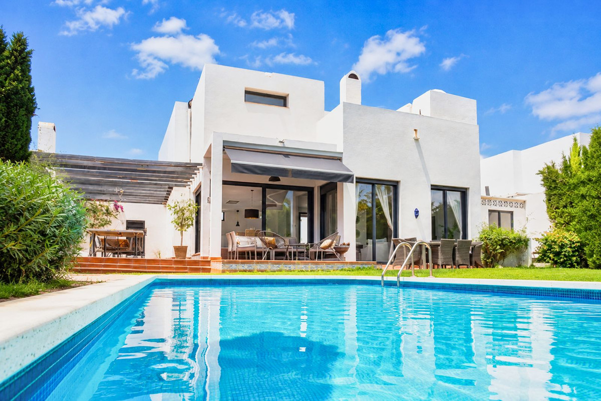 6 Bed Townhouse for sale in Nueva Andalucía Costa Del Sol, Málaga, Spain