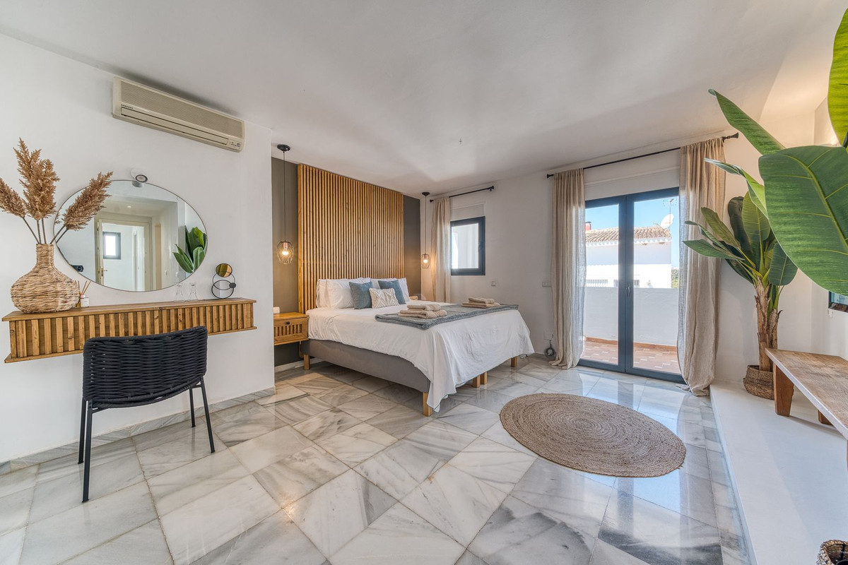 6 Bed Townhouse for sale in Nueva Andalucía Costa Del Sol, Málaga, Spain