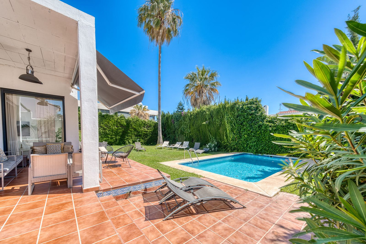 6 Bed Townhouse for sale in Nueva Andalucía Costa Del Sol, Málaga, Spain