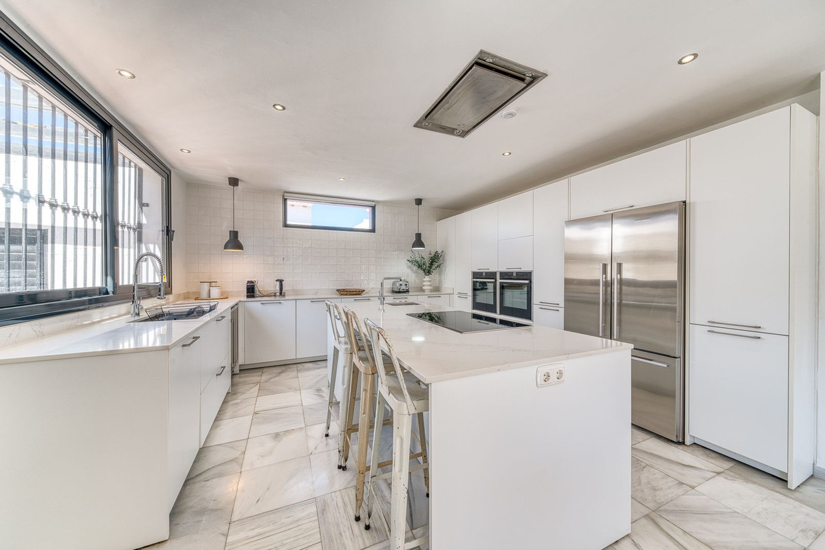 6 Bed Townhouse for sale in Nueva Andalucía Costa Del Sol, Málaga, Spain