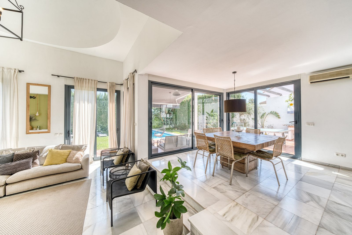 6 Bed Townhouse for sale in Nueva Andalucía Costa Del Sol, Málaga, Spain