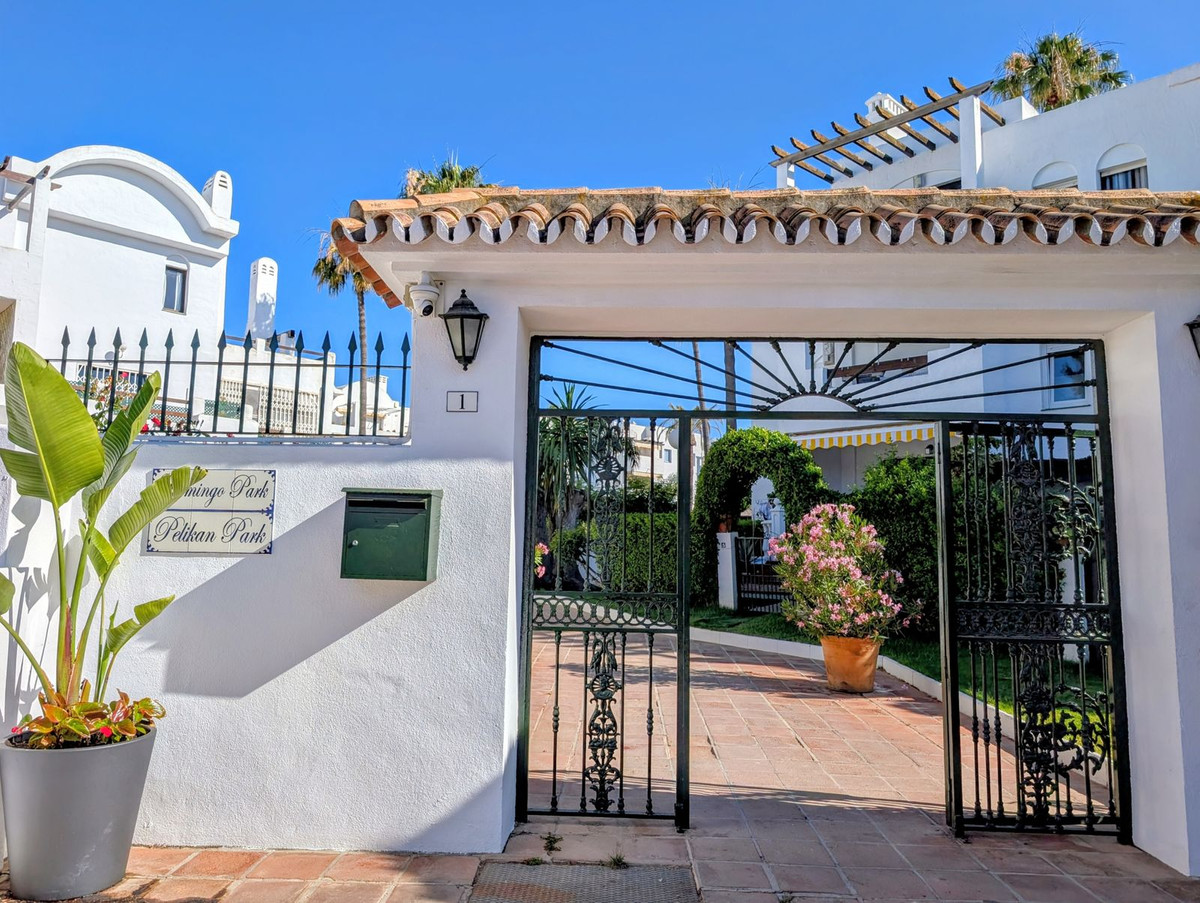 3 Bed Apartment for sale in New Golden Mile Costa Del Sol, Málaga, Spain