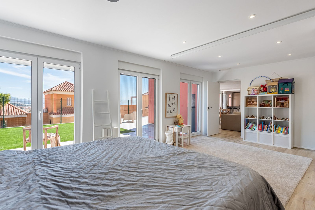 Se vende Apartamento Planta Media de 2 dormitorios en Costa Del Sol, Málaga, España