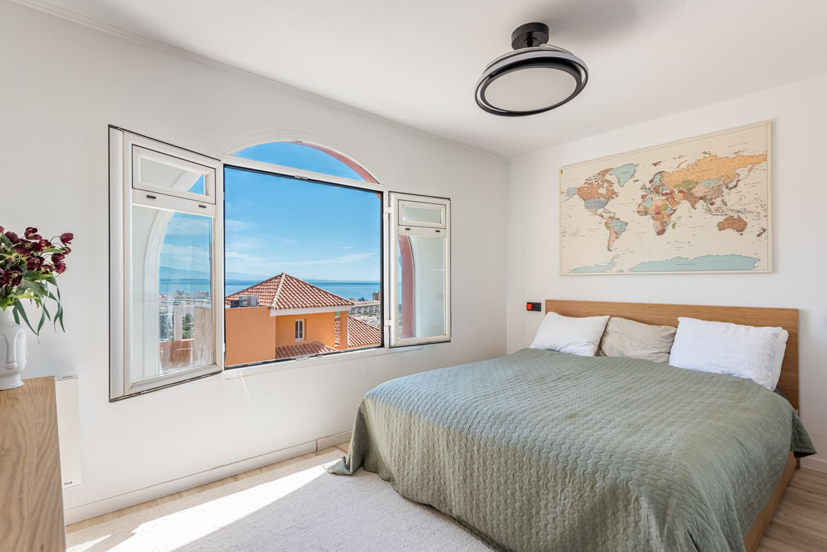 Se vende Apartamento Planta Media de 2 dormitorios en Costa Del Sol, Málaga, España