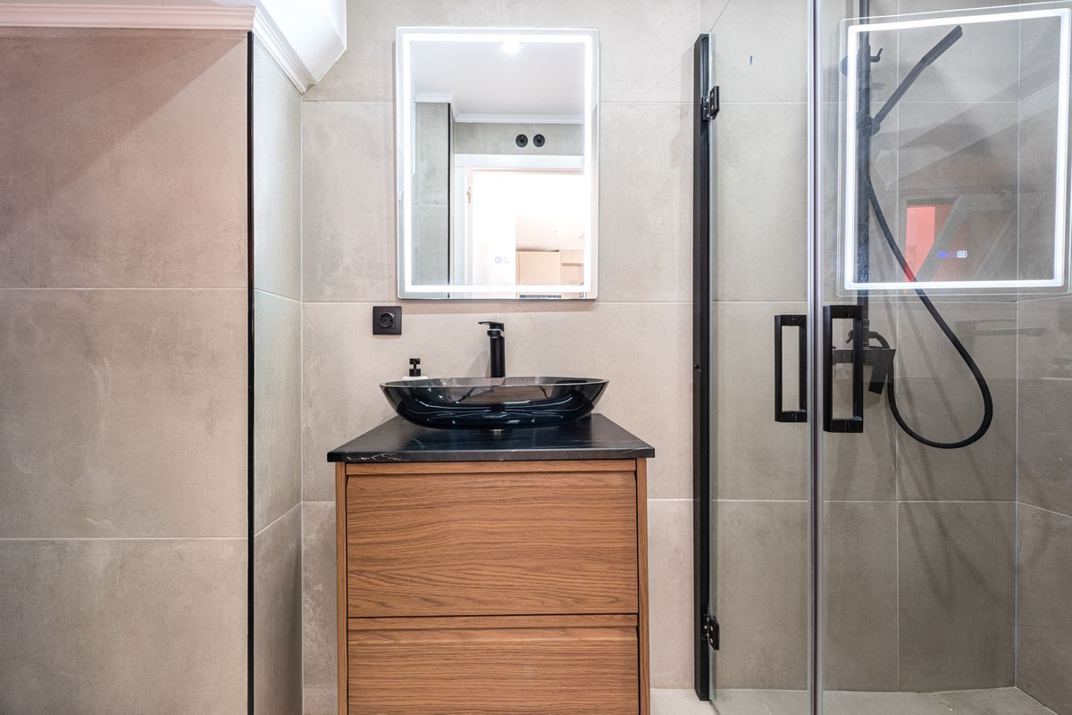 Se vende Apartamento Planta Media de 2 dormitorios en Costa Del Sol, Málaga, España