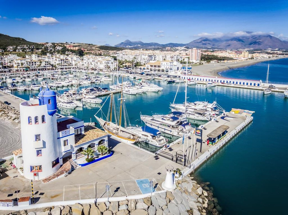 Se vende Apartamento Planta Media de 2 dormitorios en Costa Del Sol, Málaga, España
