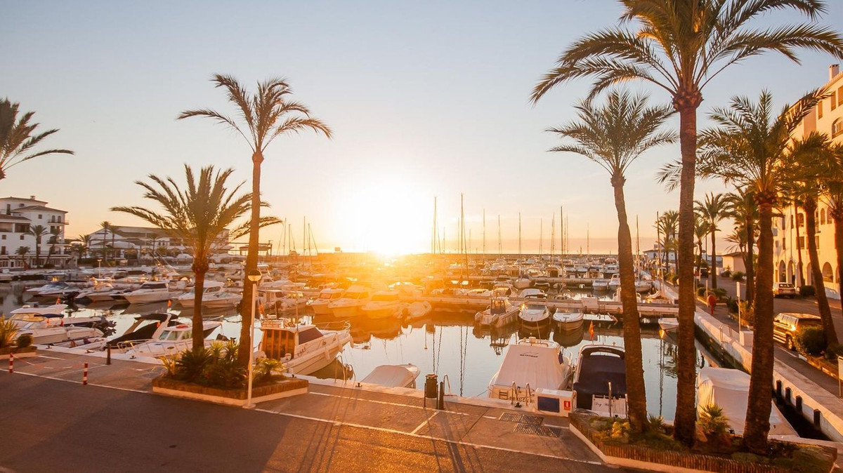 Se vende Apartamento Planta Media de 2 dormitorios en Costa Del Sol, Málaga, España