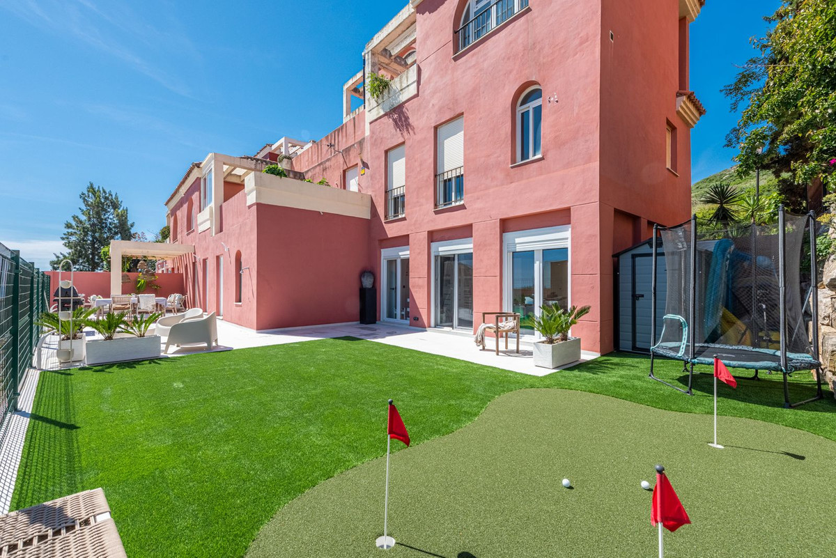 Se vende Apartamento Planta Media de 2 dormitorios en Costa Del Sol, Málaga, España