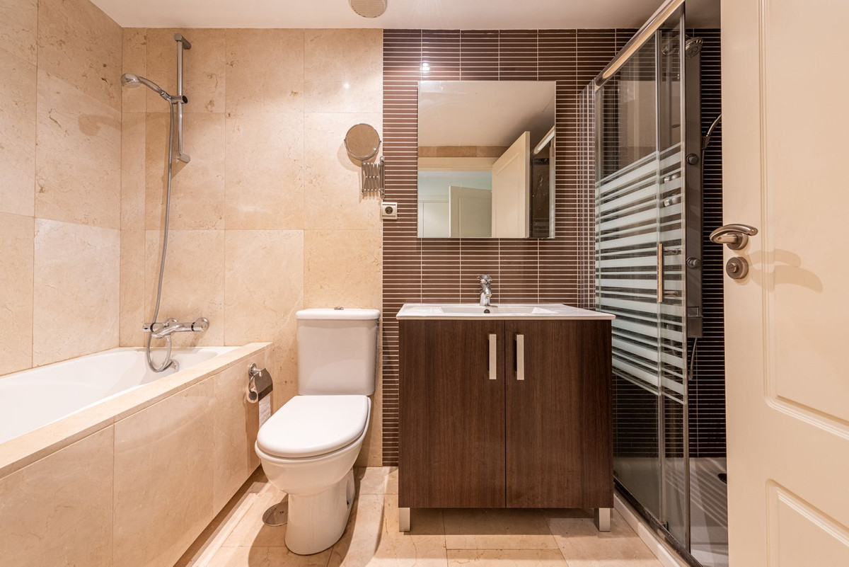 Se vende Apartamento Planta Baja de 2 dormitorios en Costa Del Sol, Málaga, España