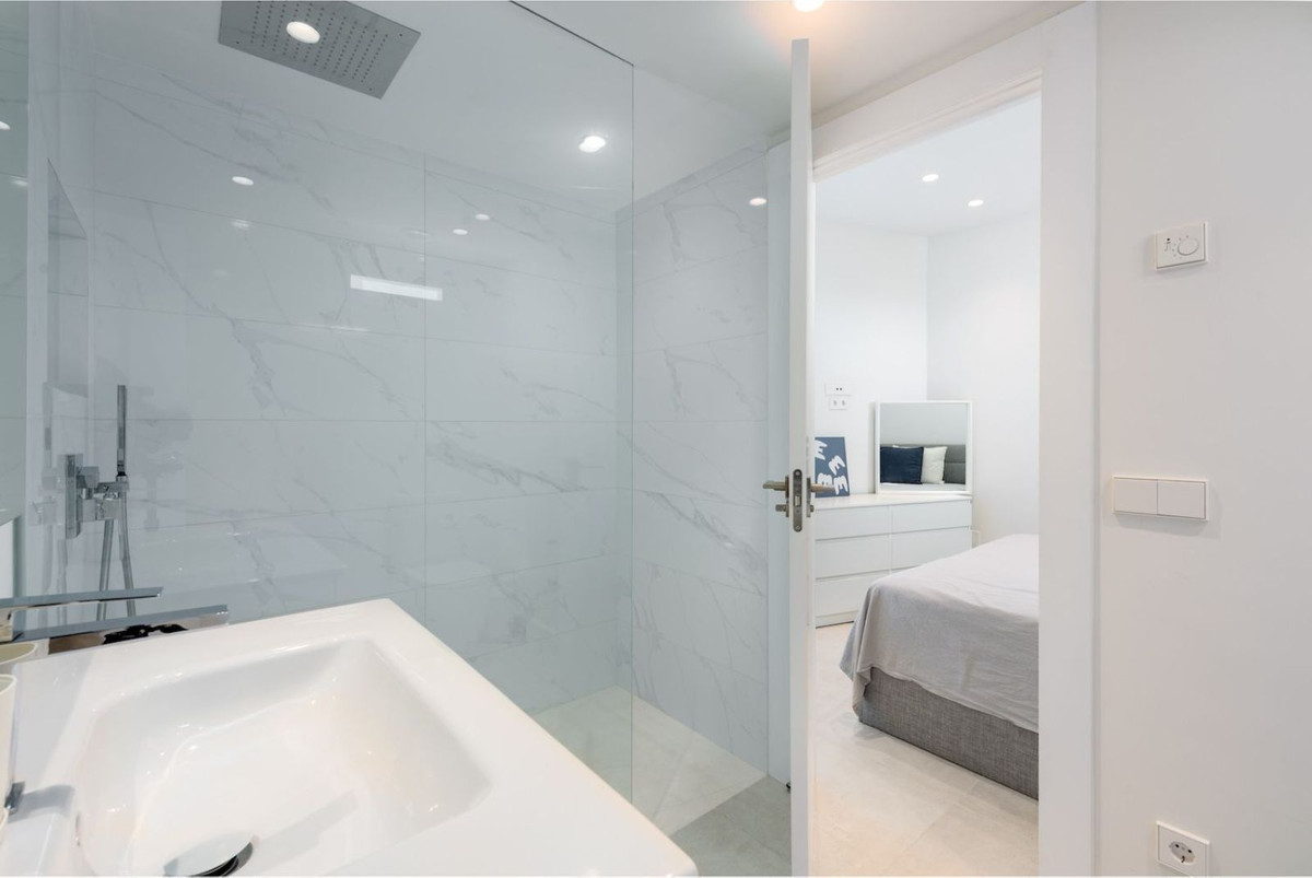 2 Bed Apartment for sale in Puerto Banús Costa Del Sol, Málaga, Spain