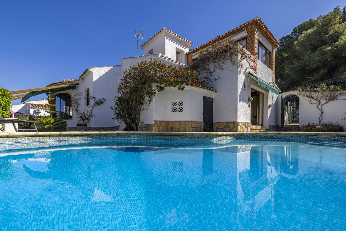 Se vende Villa - Chalet de 4 dormitorios en Costa Blanca, Alicante, España