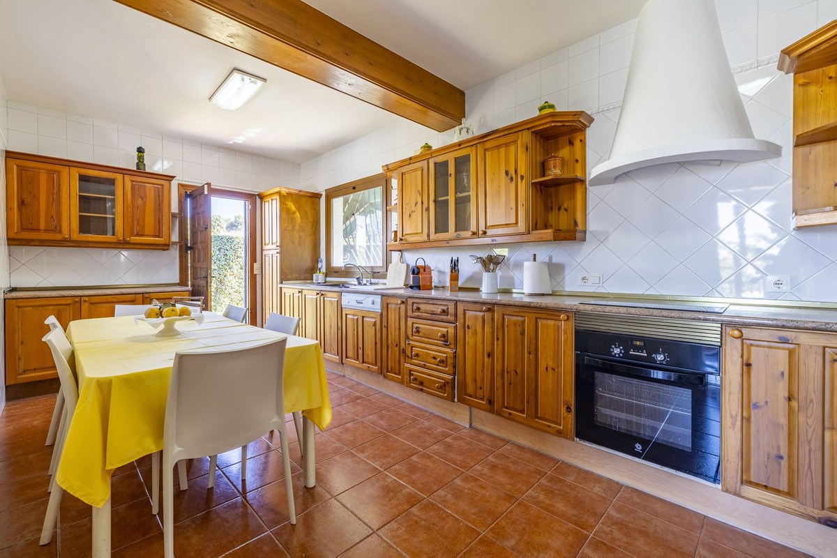 Se vende Villa - Chalet de 4 dormitorios en Costa Blanca, Alicante, España