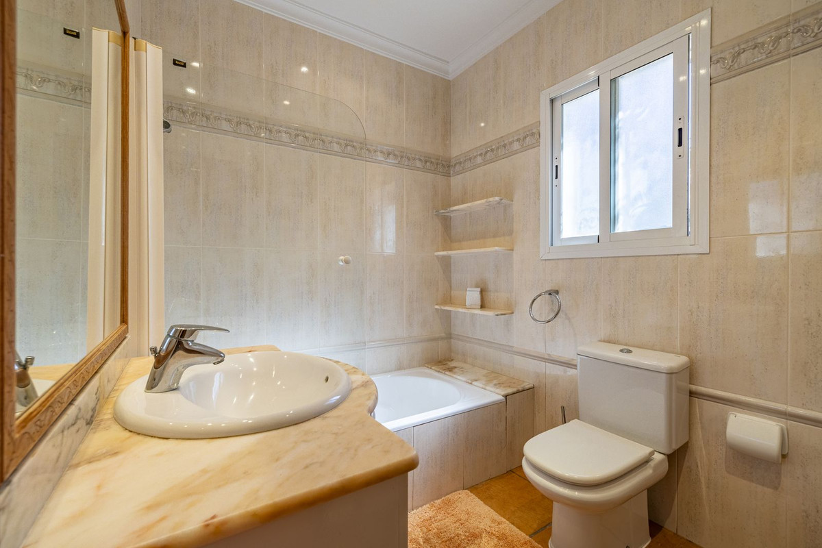 Se vende Villa - Chalet de 4 dormitorios en Costa Blanca, Alicante, España