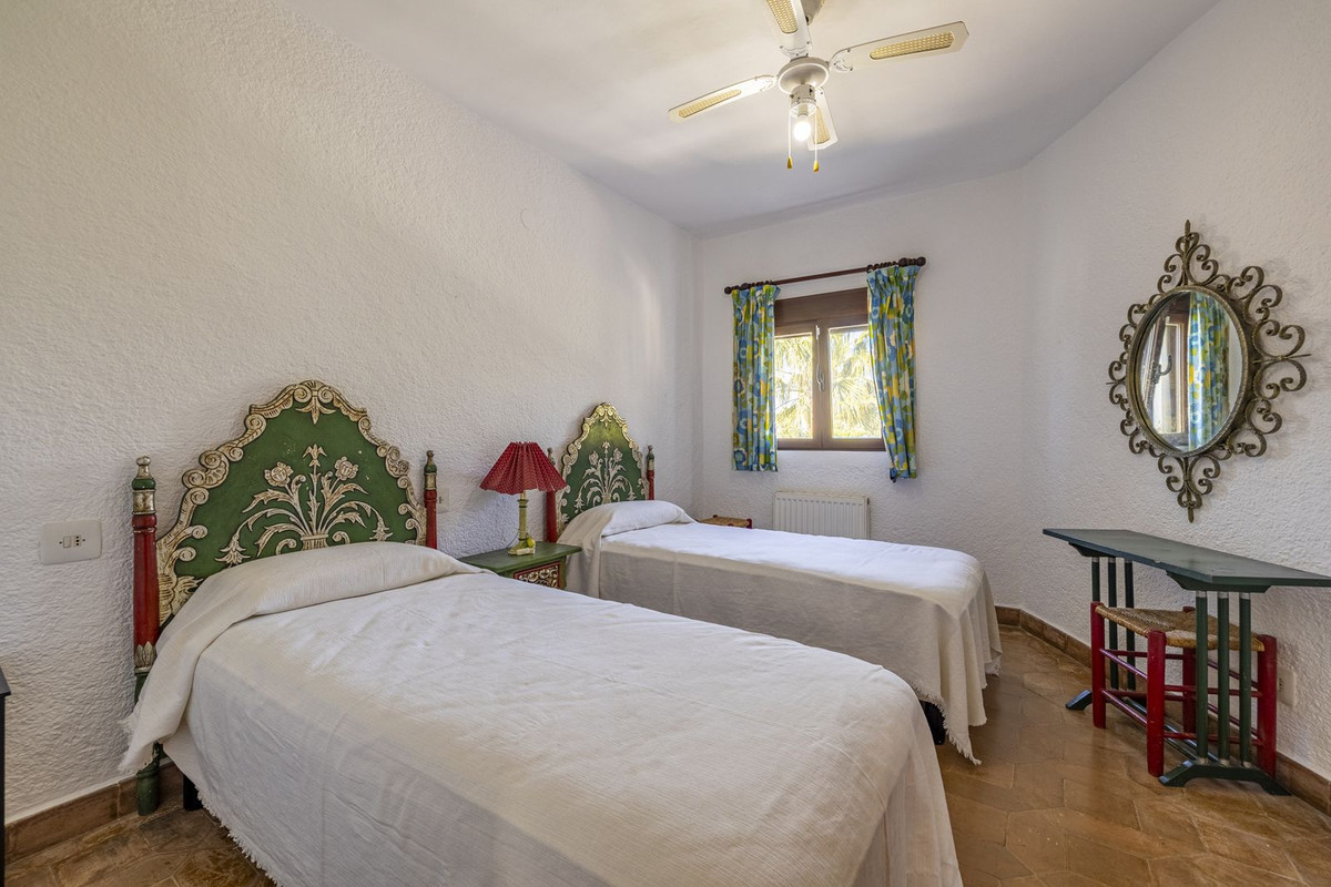 Se vende Villa - Chalet de 4 dormitorios en Costa Blanca, Alicante, España