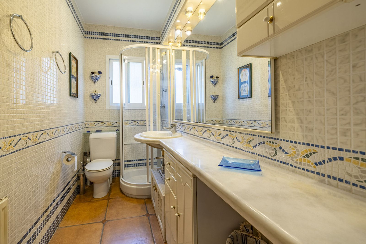 Se vende Villa - Chalet de 4 dormitorios en Costa Blanca, Alicante, España