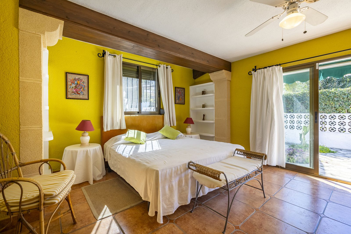 Se vende Villa - Chalet de 4 dormitorios en Costa Blanca, Alicante, España