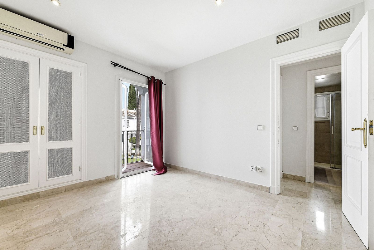 4 Bed Townhouse for sale in Nueva Andalucía Costa Del Sol, Málaga, Spain