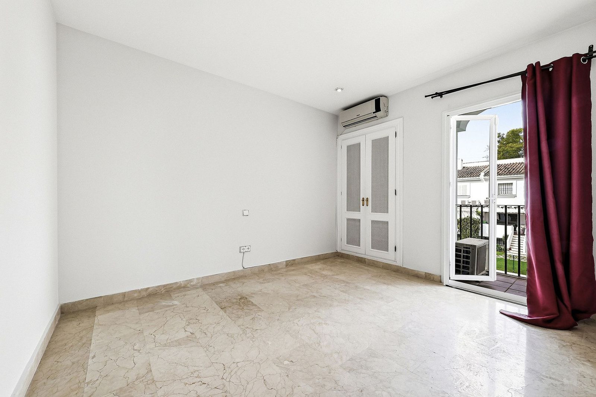 4 Bed Townhouse for sale in Nueva Andalucía Costa Del Sol, Málaga, Spain