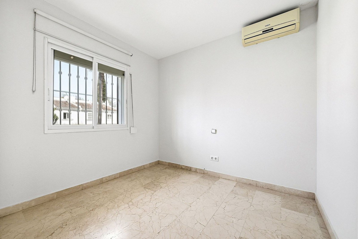 4 Bed Townhouse for sale in Nueva Andalucía Costa Del Sol, Málaga, Spain