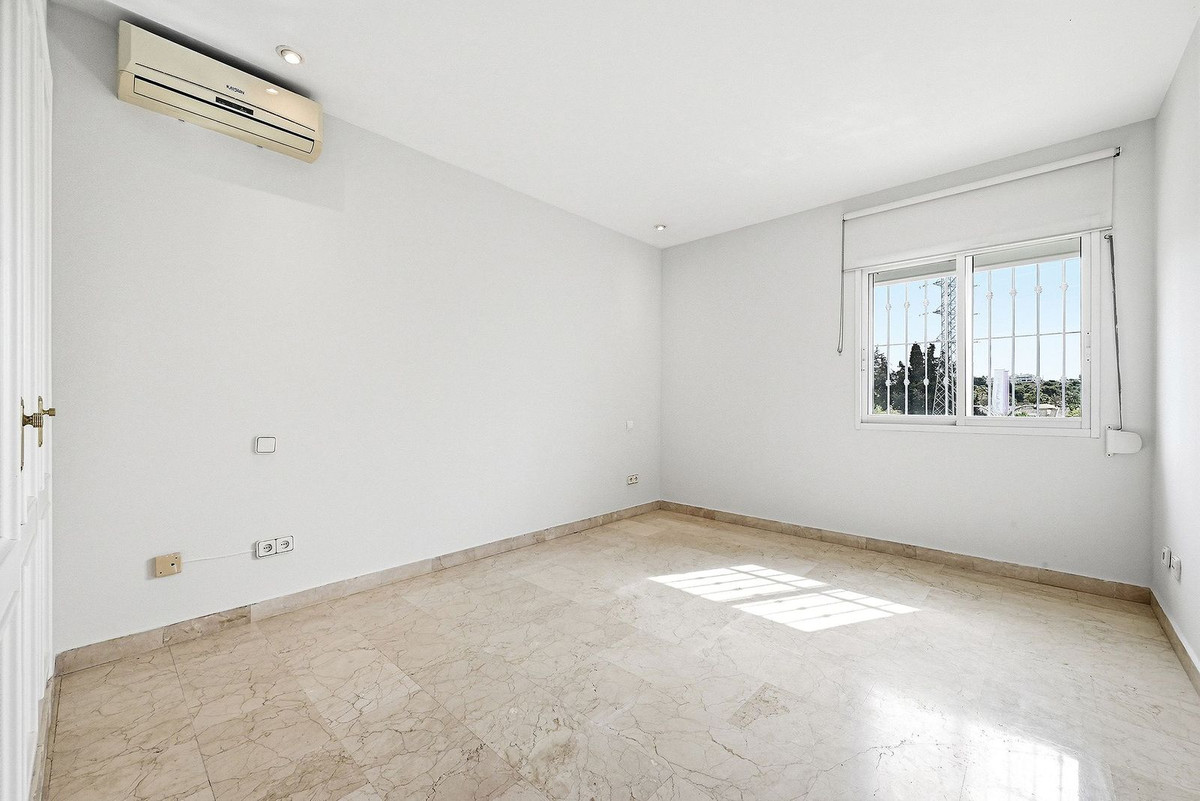 4 Bed Townhouse for sale in Nueva Andalucía Costa Del Sol, Málaga, Spain