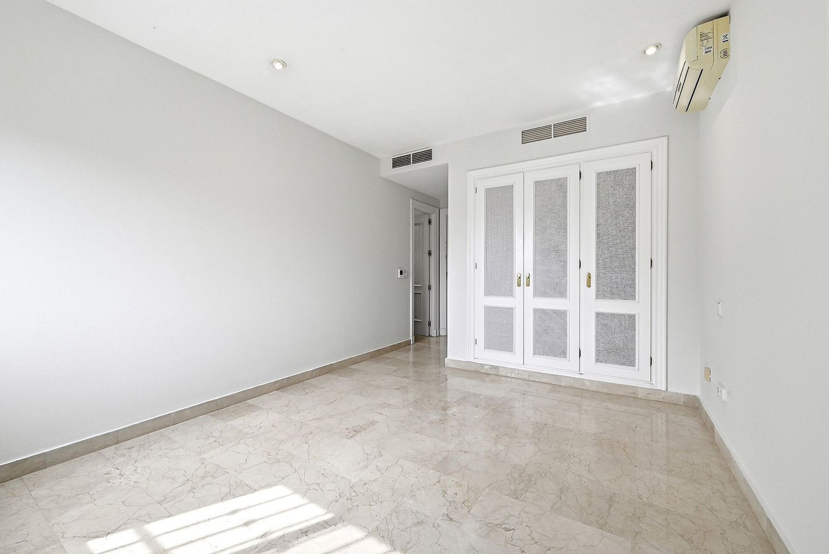 4 Bed Townhouse for sale in Nueva Andalucía Costa Del Sol, Málaga, Spain