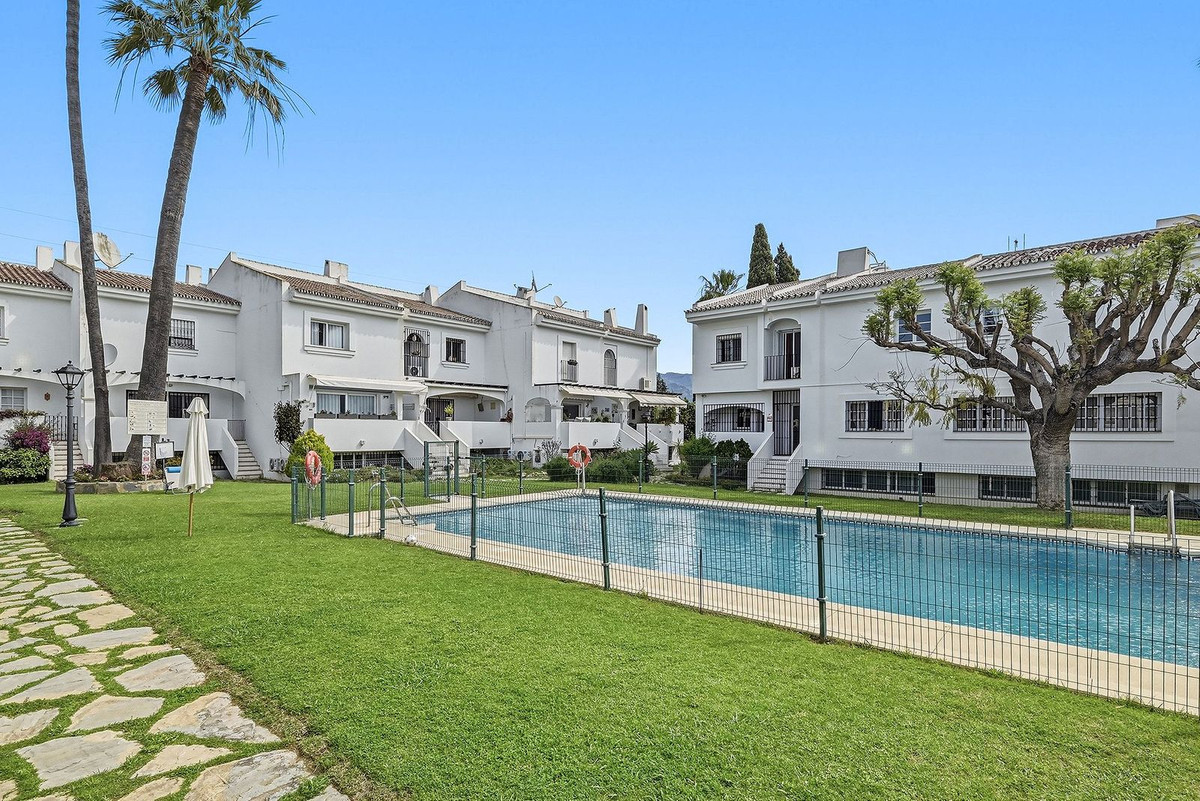 4 Bed Townhouse for sale in Nueva Andalucía Costa Del Sol, Málaga, Spain