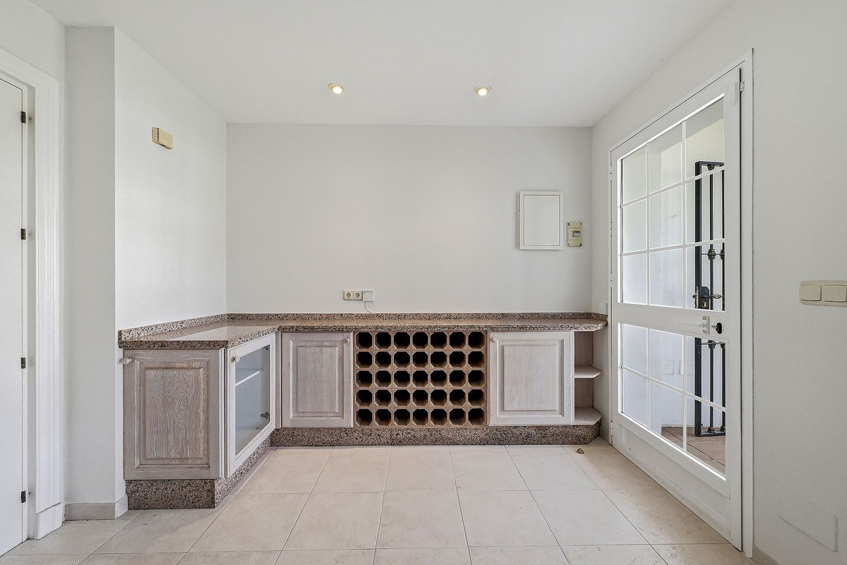 4 Bed Townhouse for sale in Nueva Andalucía Costa Del Sol, Málaga, Spain