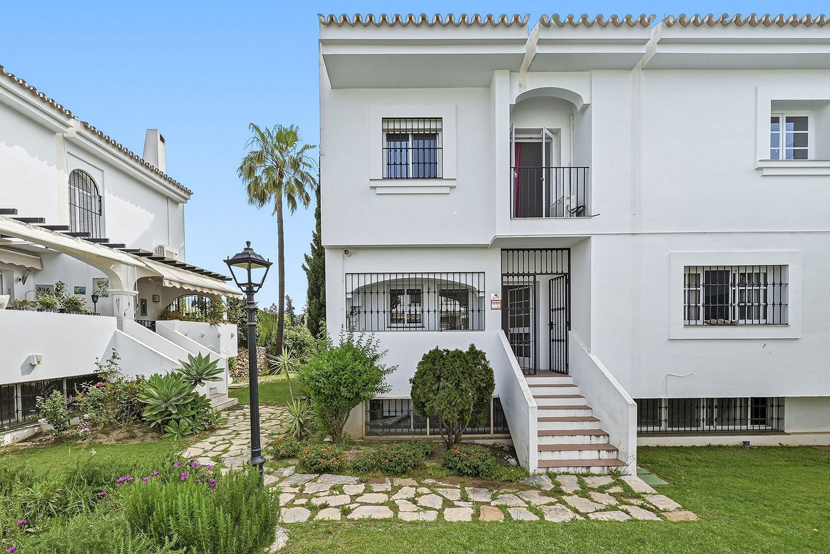 4 Bed Townhouse for sale in Nueva Andalucía Costa Del Sol, Málaga, Spain