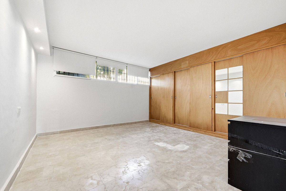 4 Bed Townhouse for sale in Nueva Andalucía Costa Del Sol, Málaga, Spain