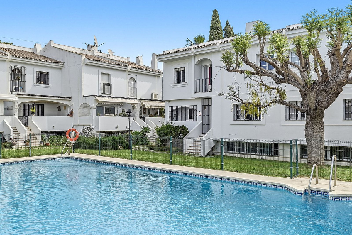 4 Bed Townhouse for sale in Nueva Andalucía Costa Del Sol, Málaga, Spain