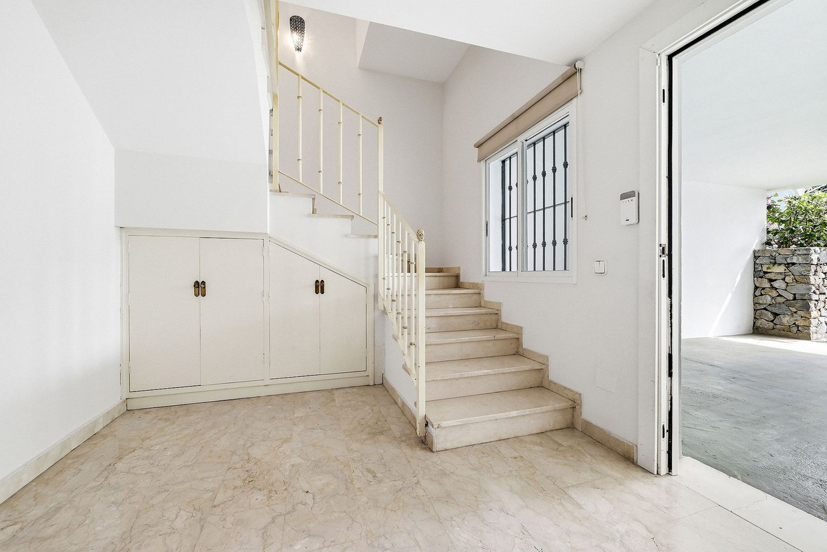 4 Bed Townhouse for sale in Nueva Andalucía Costa Del Sol, Málaga, Spain