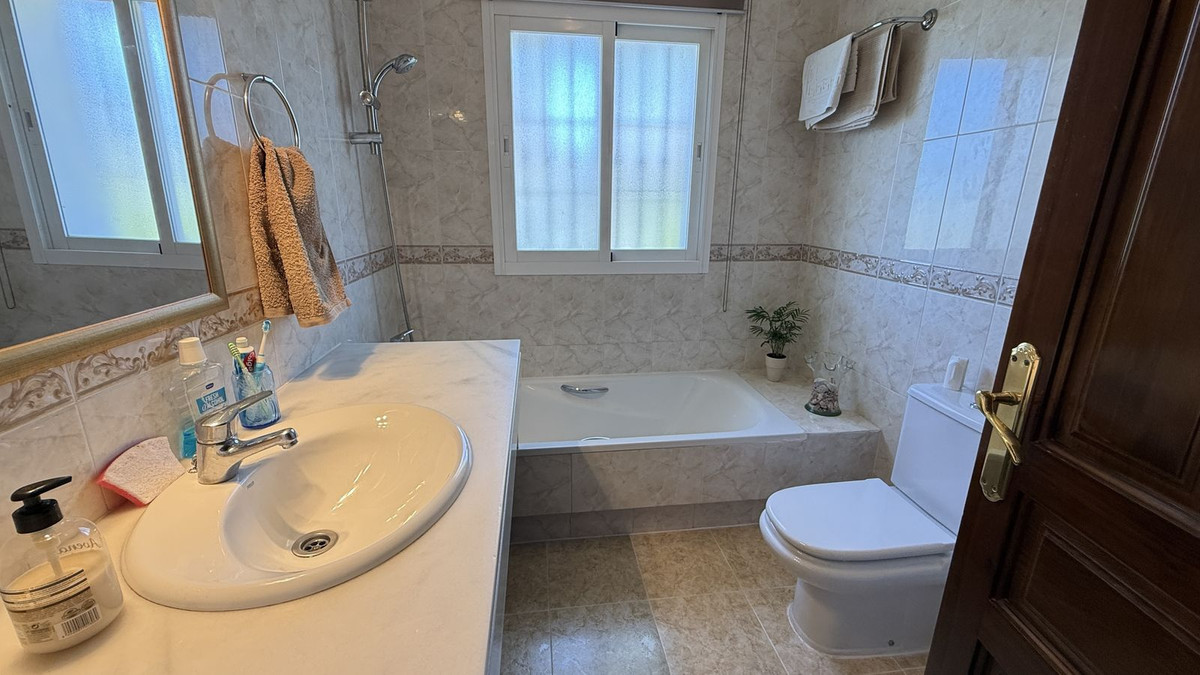 Se vende Villa - Chalet de 3 dormitorios en Costa Del Sol, Málaga, España
