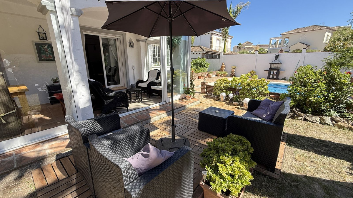 Se vende Villa - Chalet de 3 dormitorios en Costa Del Sol, Málaga, España