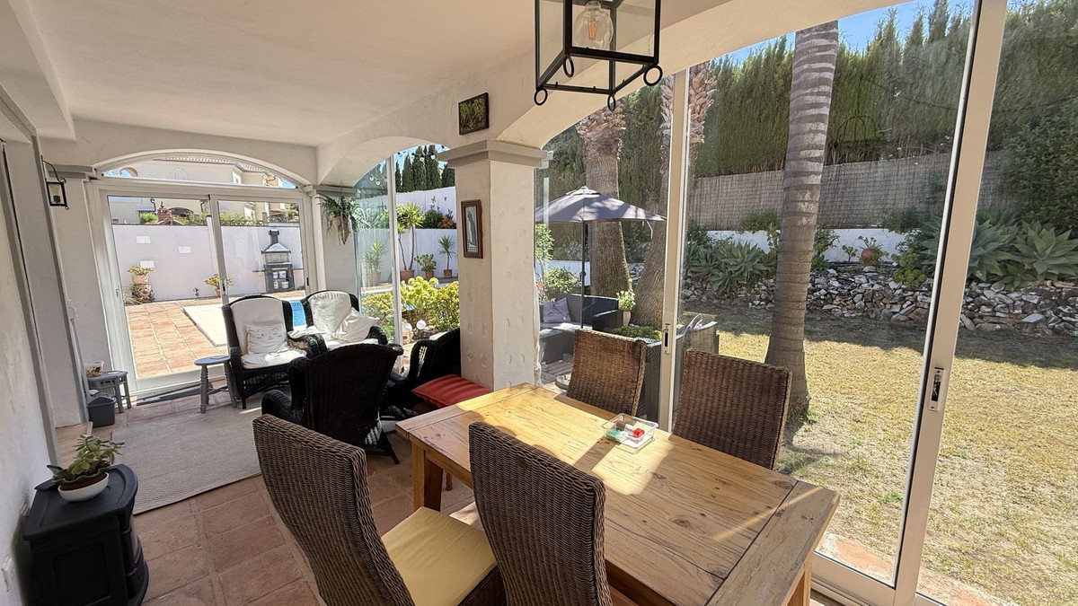 Se vende Villa - Chalet de 3 dormitorios en Costa Del Sol, Málaga, España