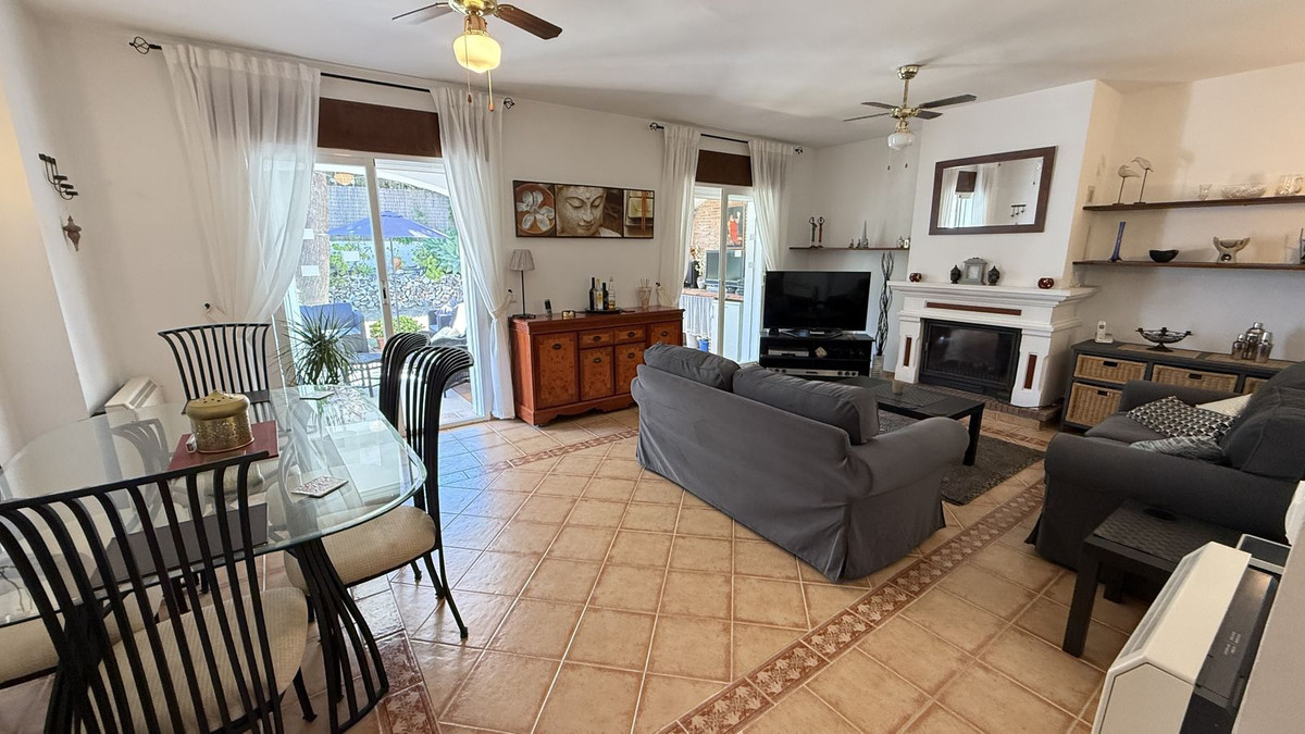 Se vende Villa - Chalet de 3 dormitorios en Costa Del Sol, Málaga, España