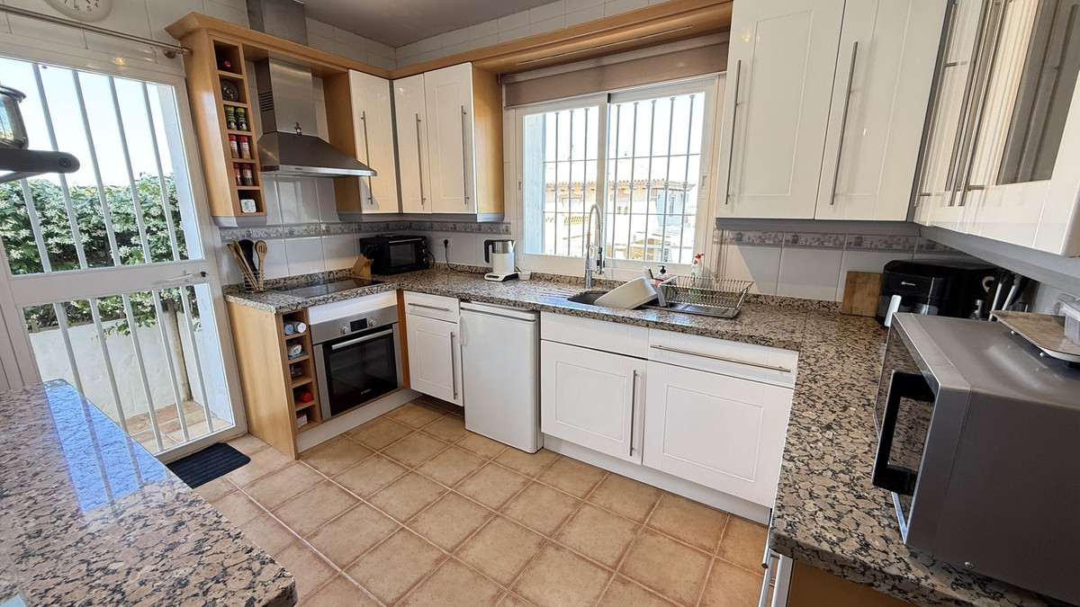 Se vende Villa - Chalet de 3 dormitorios en Costa Del Sol, Málaga, España