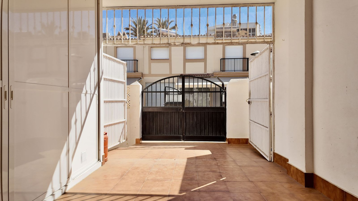 5 Bed Townhouse for sale in Torremolinos Costa Del Sol, Málaga, Spain