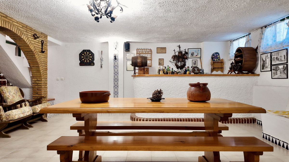 5 Bed Townhouse for sale in Torremolinos Costa Del Sol, Málaga, Spain