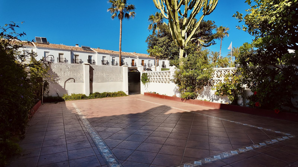5 Bed Townhouse for sale in Torremolinos Costa Del Sol, Málaga, Spain