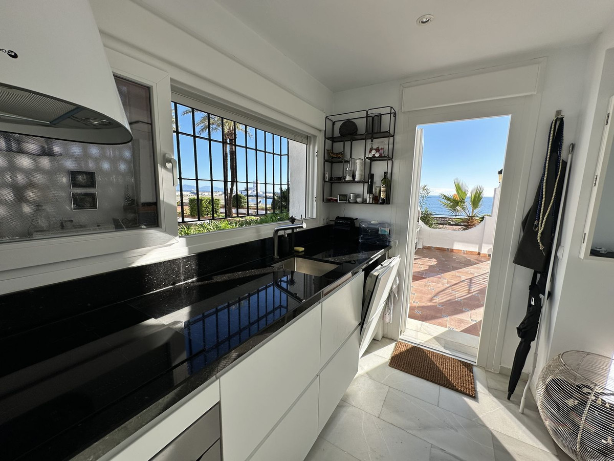 2 Bed Townhouse for sale in La Duquesa Costa Del Sol, Málaga, Spain