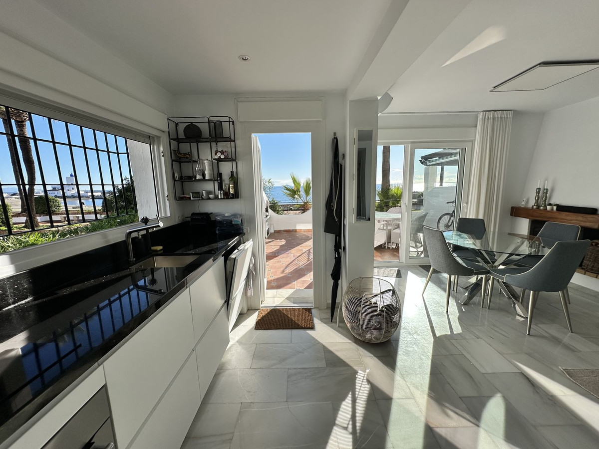 2 Bed Townhouse for sale in La Duquesa Costa Del Sol, Málaga, Spain
