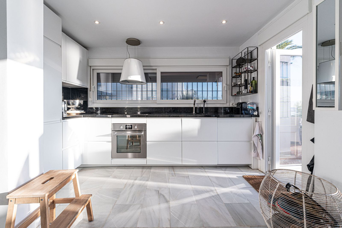 2 Bed Townhouse for sale in La Duquesa Costa Del Sol, Málaga, Spain
