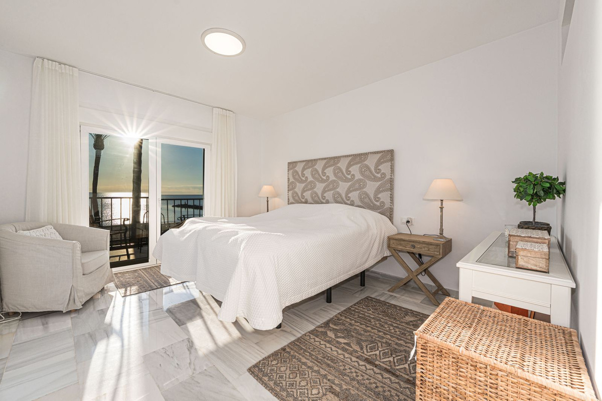 2 Bed Townhouse for sale in La Duquesa Costa Del Sol, Málaga, Spain