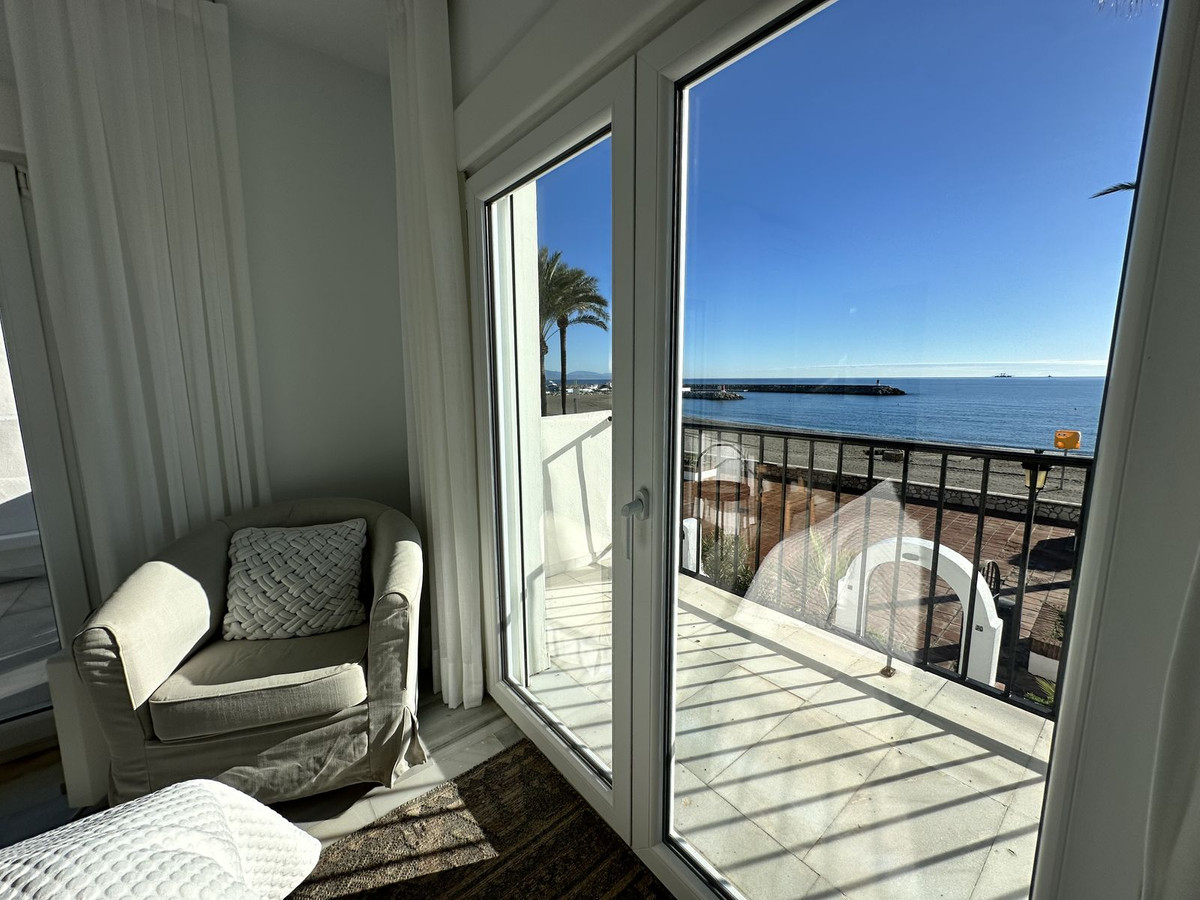 2 Bed Townhouse for sale in La Duquesa Costa Del Sol, Málaga, Spain