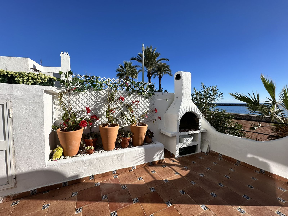 2 Bed Townhouse for sale in La Duquesa Costa Del Sol, Málaga, Spain