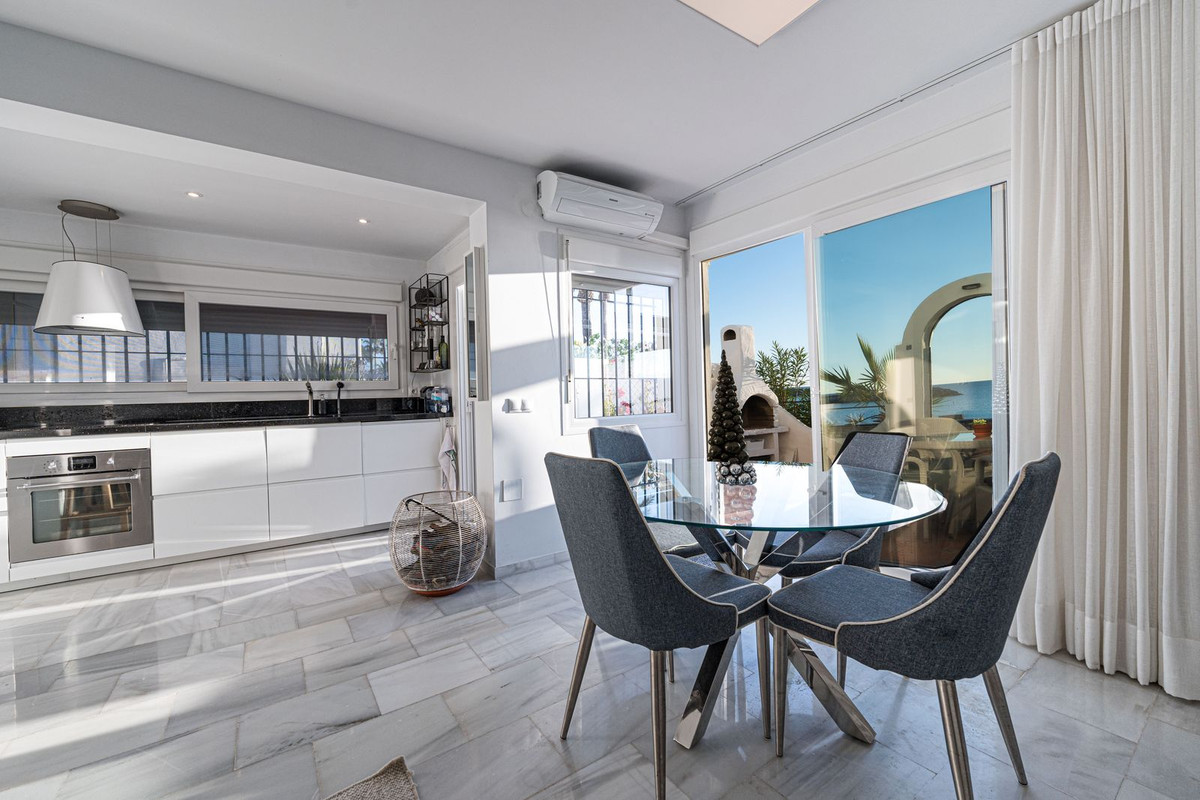 2 Bed Townhouse for sale in La Duquesa Costa Del Sol, Málaga, Spain