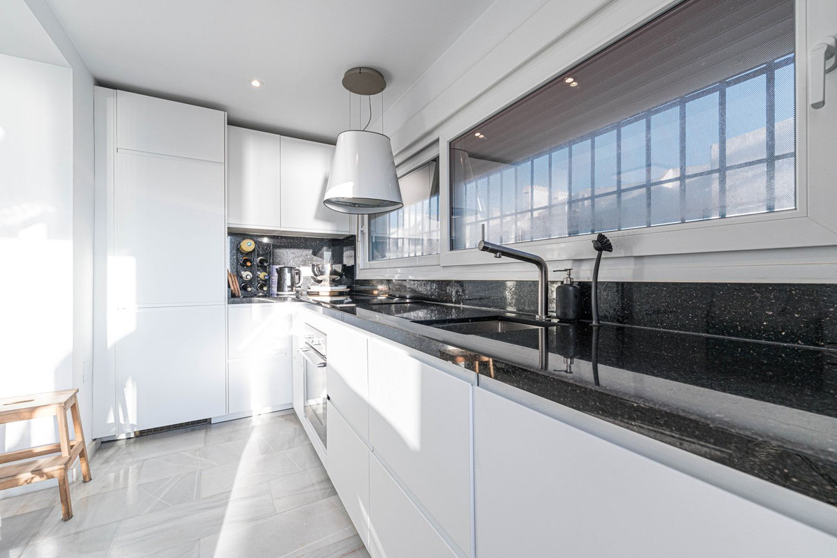 2 Bed Townhouse for sale in La Duquesa Costa Del Sol, Málaga, Spain