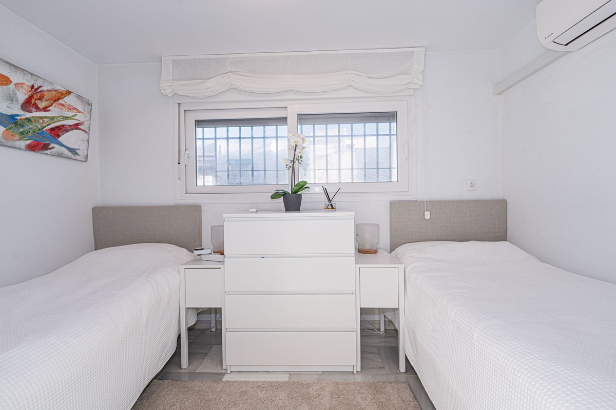 2 Bed Townhouse for sale in La Duquesa Costa Del Sol, Málaga, Spain
