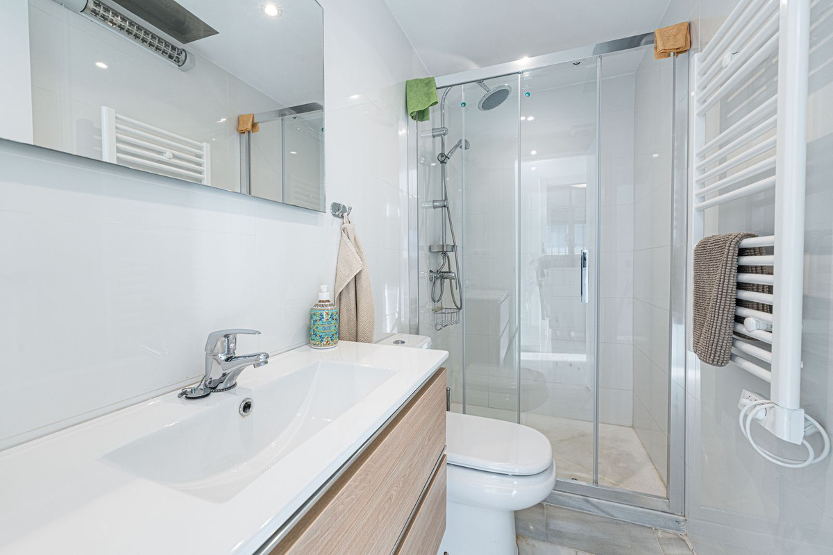 2 Bed Townhouse for sale in La Duquesa Costa Del Sol, Málaga, Spain