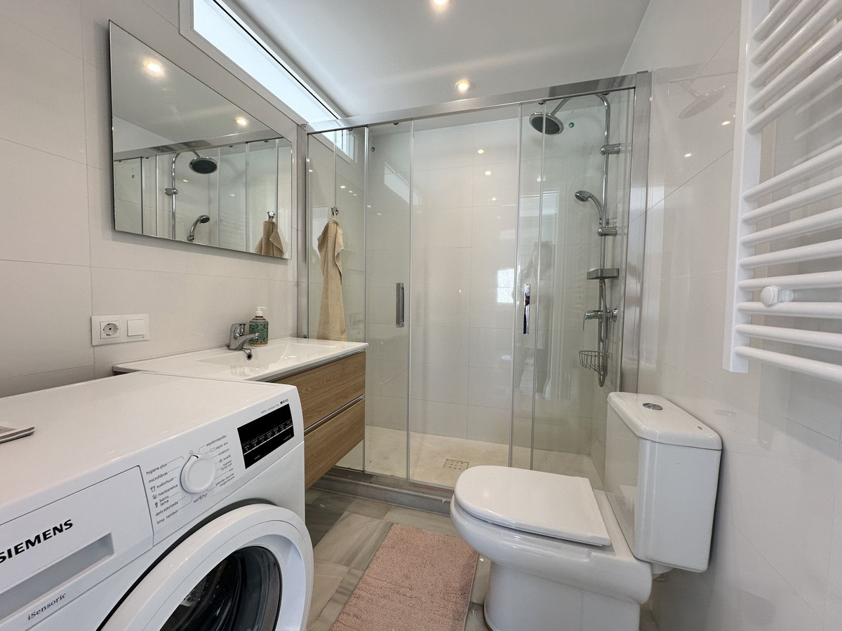 2 Bed Townhouse for sale in La Duquesa Costa Del Sol, Málaga, Spain